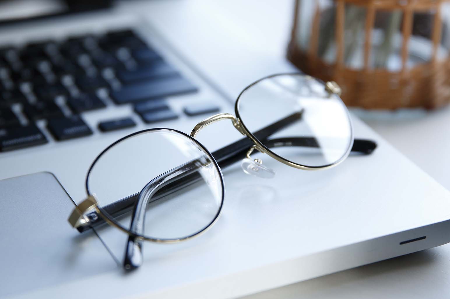 3 Potential Benefits of Wearing Blue-Light Glasses - Nike