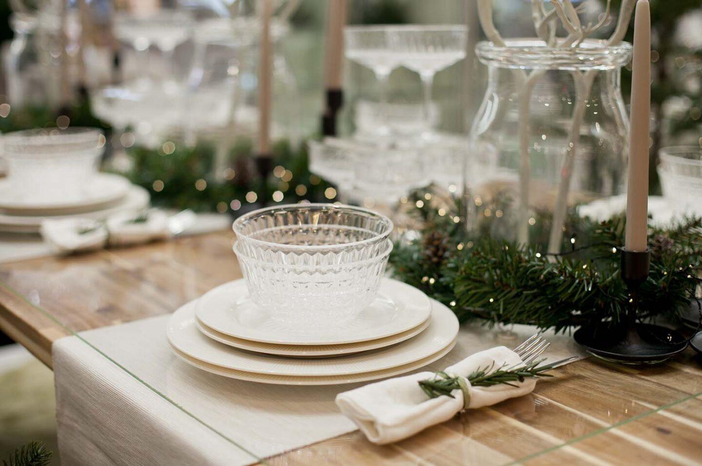 How To Set an Amazing Christmas Tablescape